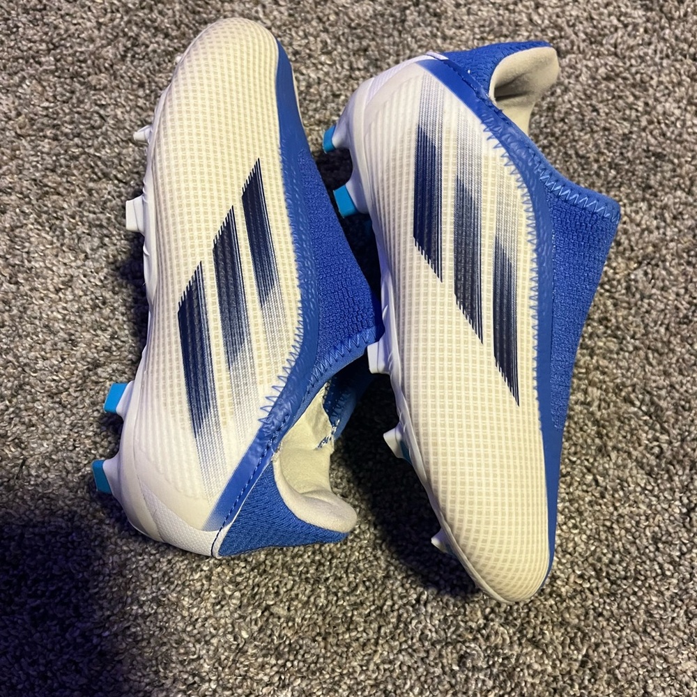 adidas Kids Soccer Cleats White and Blue

!